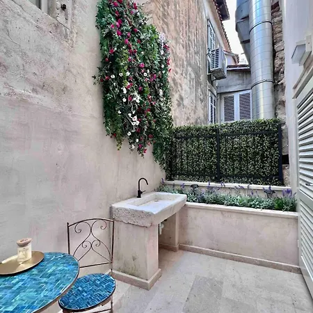 Stone Nepot - In Center - Rooftop Terrace Villa