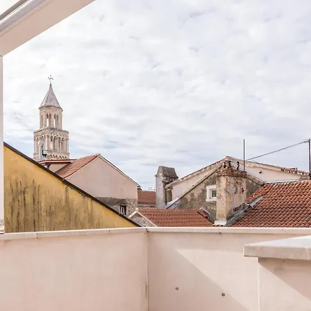 Stone Nepot - In Center - Rooftop Terrace سبليت